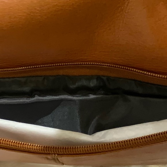 Genuine Leather CHICAGO BULLS NBA Embossed Messenger Laptop Bag Lin Edition NEW - Picture 10 of 16